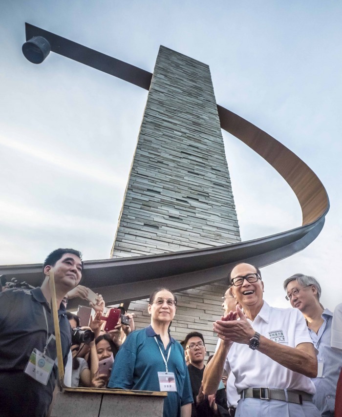Mr Li joins the members of the Student Council to ring the Bell of Truth.